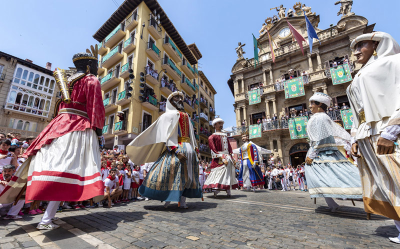 Home baile gigantes ayuntamiento sanfermin pamplona